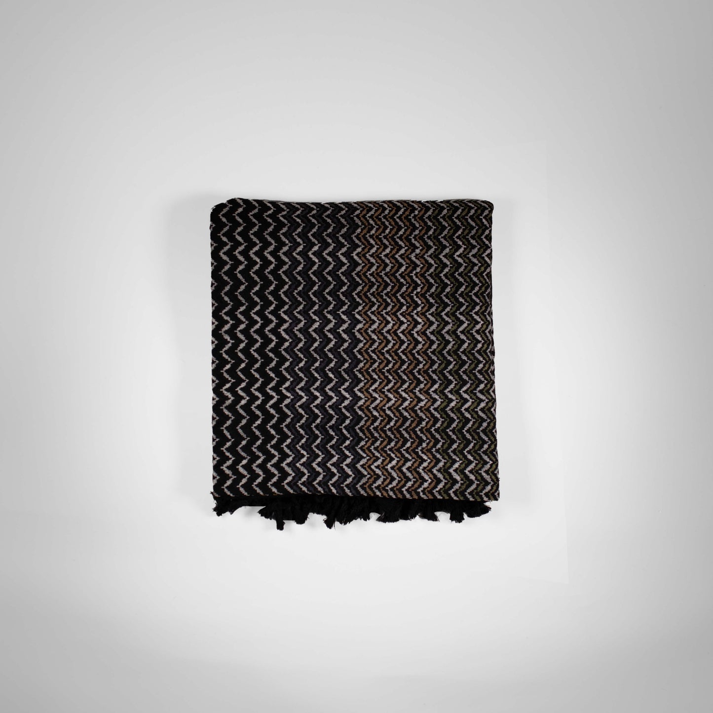 Original Palestinian keffiyeh handmade in Palestine, Where to buy Palestinian kufiya in Europe, Palestinian heritage scarf for men and women, Fair trade Palestinian scarf made in Hebron