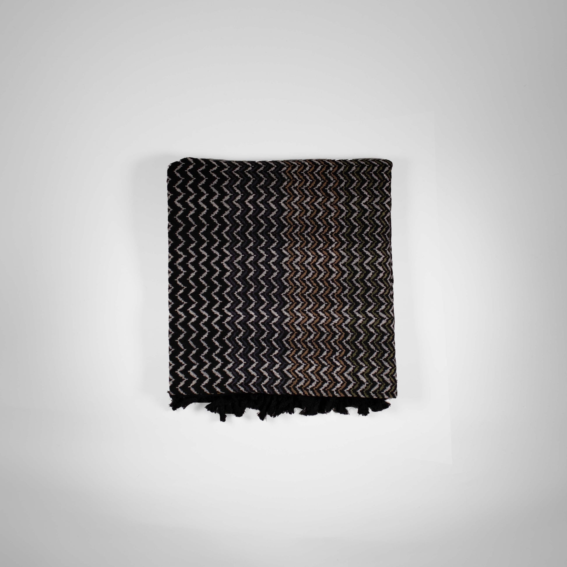 Original Palestinian keffiyeh handmade in Palestine, Where to buy Palestinian kufiya in Europe, Palestinian heritage scarf for men and women, Fair trade Palestinian scarf made in Hebron