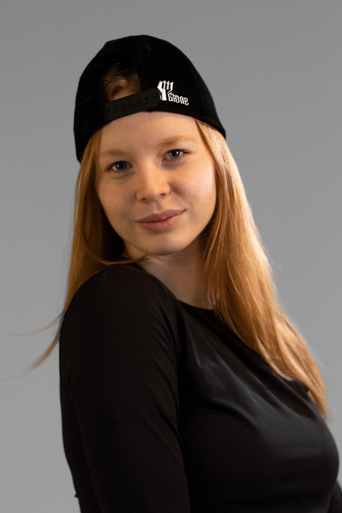 Embroidered Palestinian cap with ‘Palestine’ text in Arabic, black and white kufiya design.