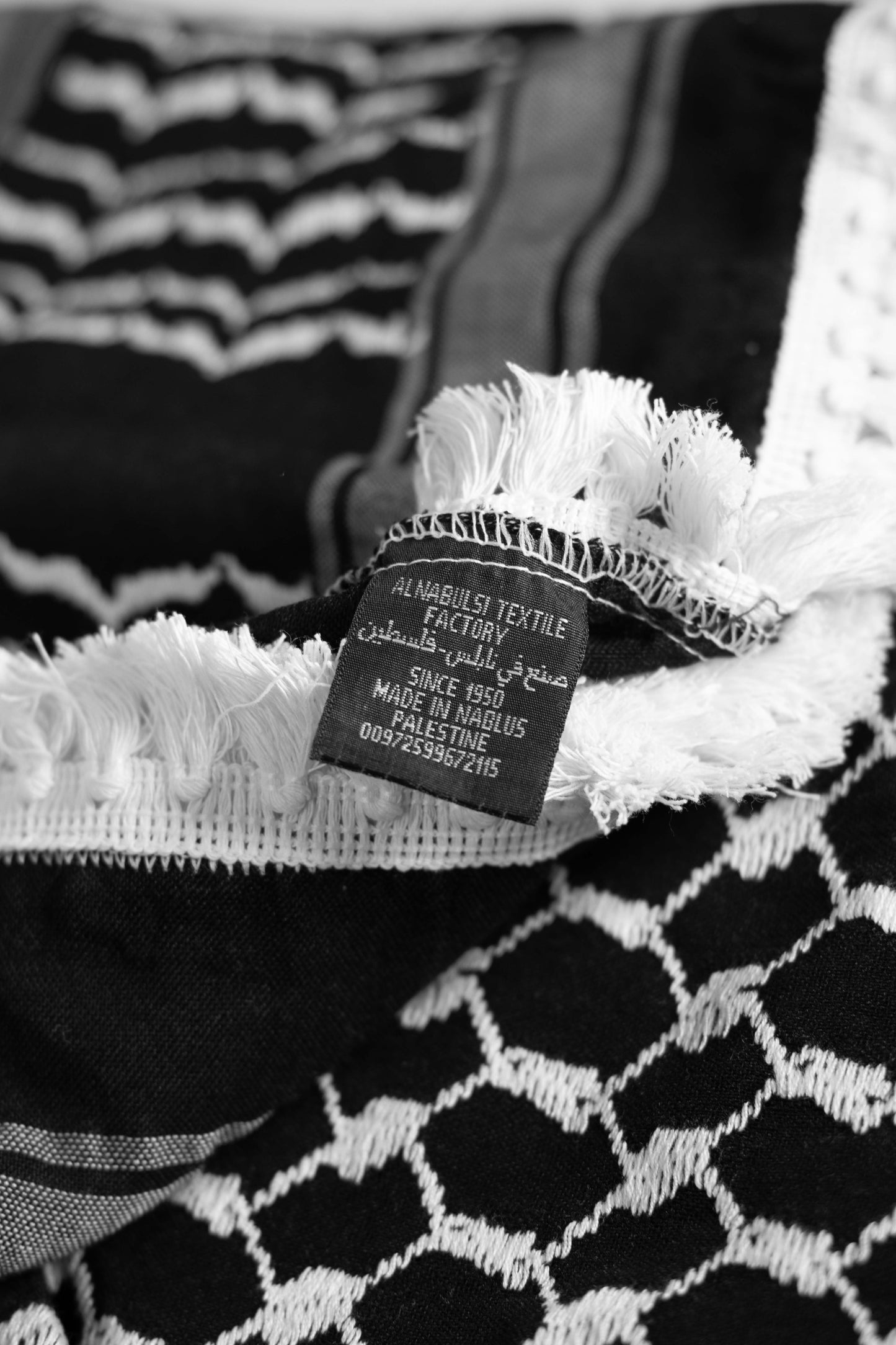 Palestinian kufiya, Nablus kufiya ,Keffiyeh Germany, Buy kufiya online ,Palestinian scarf, Buy authentic Hirbawi kufiya online Germany