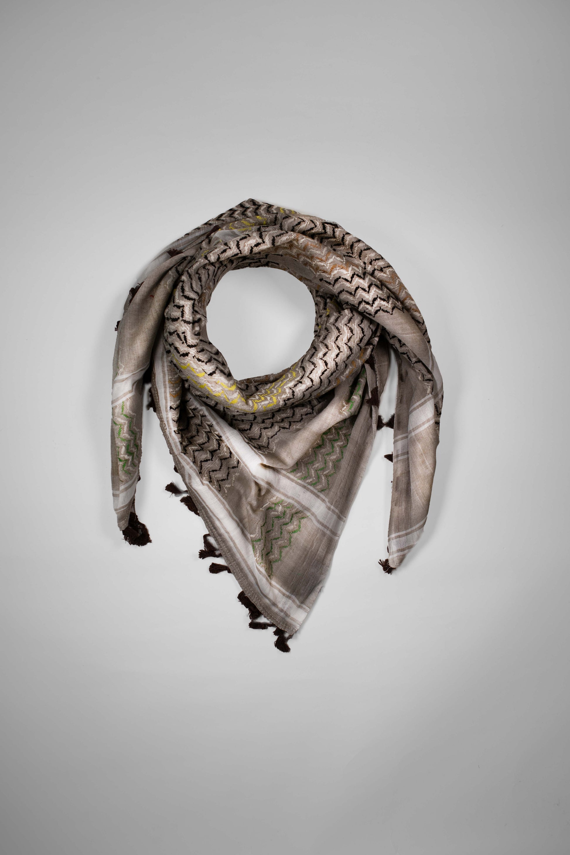 كوفية, كوفية فلسطينية, keffiyeh
كوفية فلسطينية
	•	كوفية الحرباوي
	•	Palestinian keffiyeh