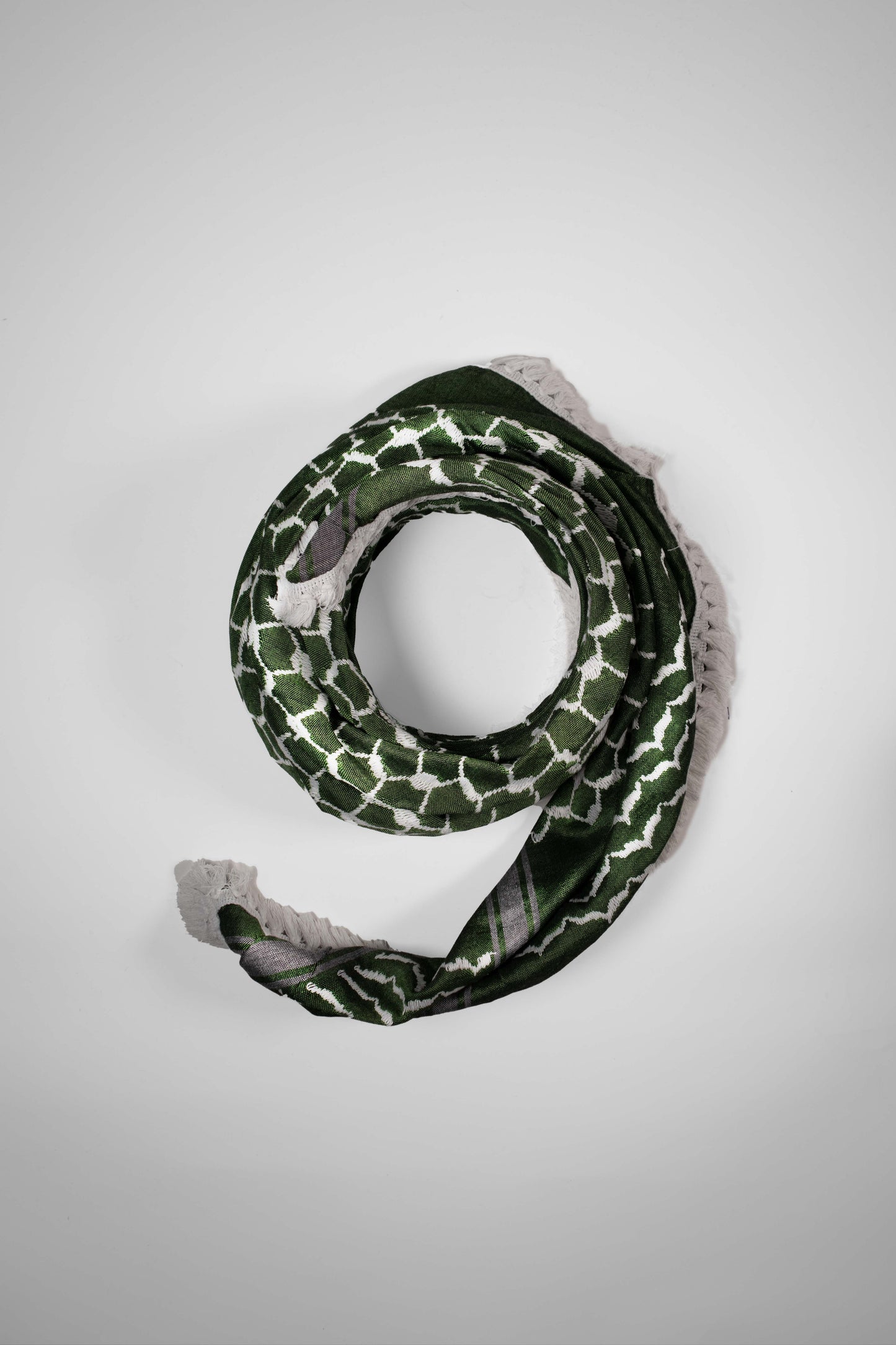 كوفية, كوفية فلسطينية, keffiyeh
كوفية فلسطينية
	•	كوفية الحرباوي
	•	Palestinian keffiyeh