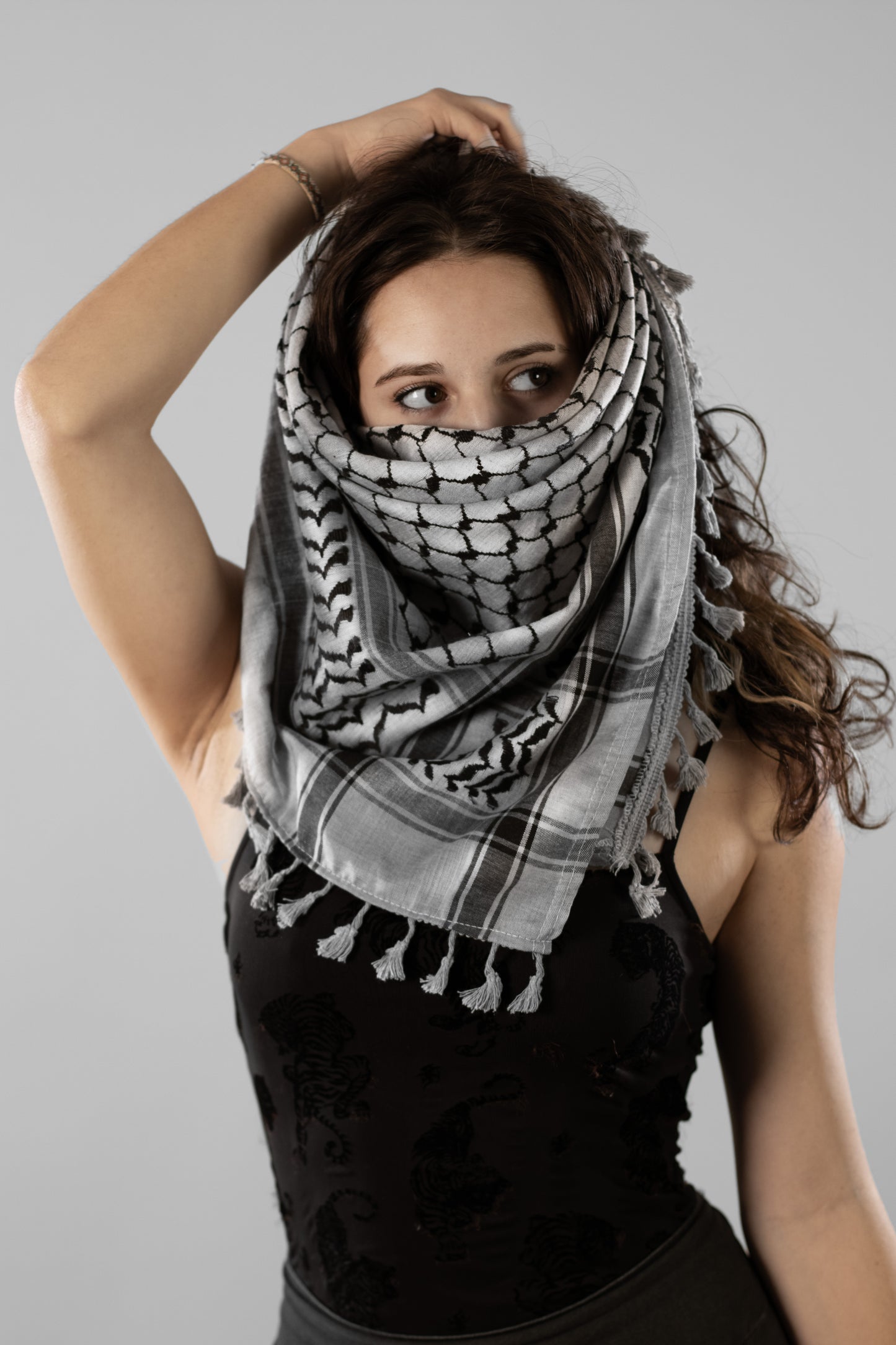 TRADITIONAL GRAY KUFIYA