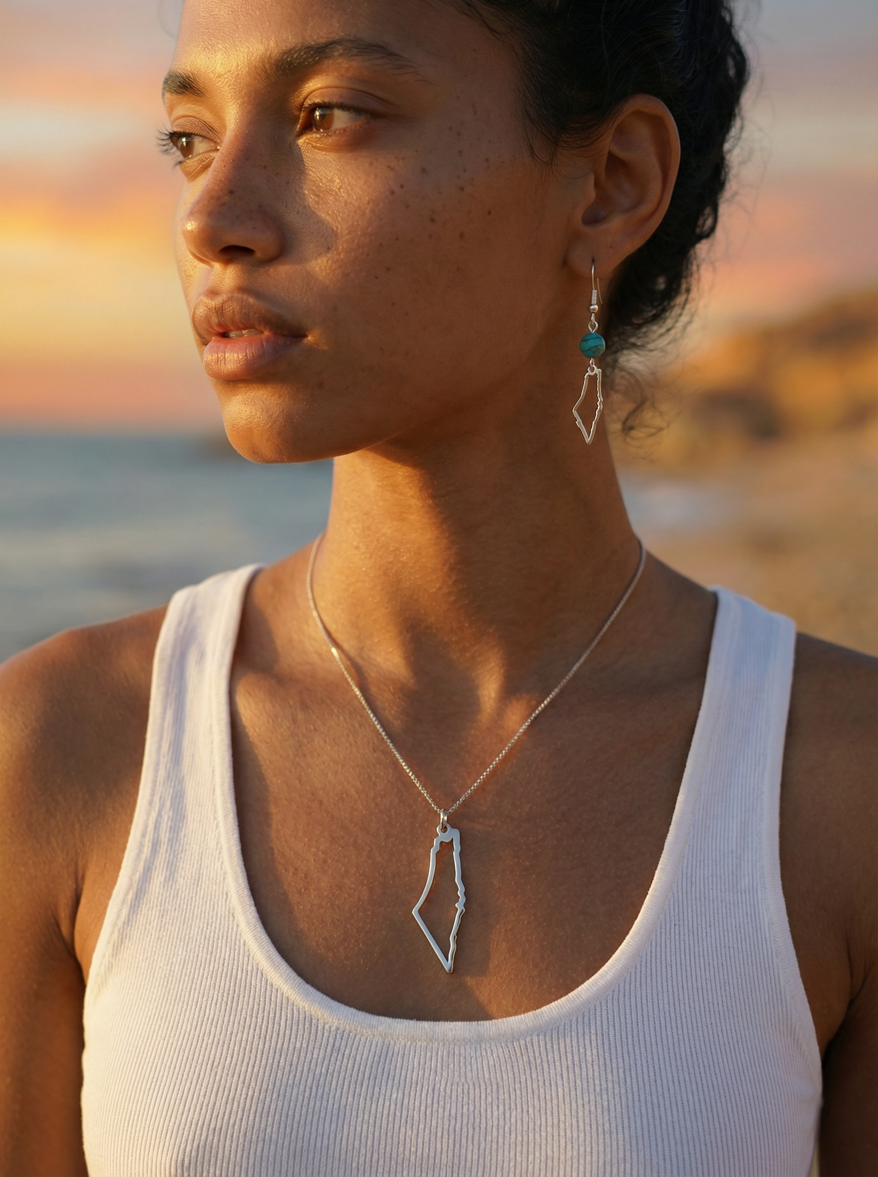 •	unique silver 925 necklace representing Palestine map frame
	•	handmade silver pendant simple Palestine map necklace