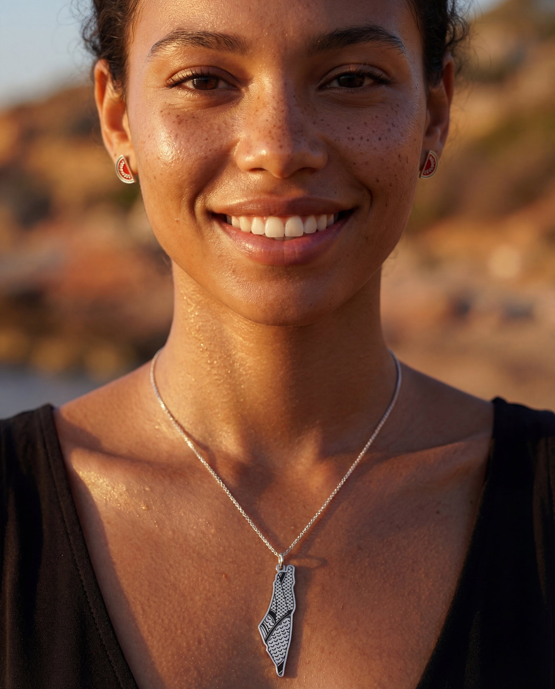 	silver 925 Palestine keffiyeh map pendant necklace
	•	Palestinian heritage silver pendant keffiyeh design map
	•	unique silver necklace Palestine map with keffiyeh pattern
	•	handmade silver pendant representing Palestine keffiyeh map
	•	silver 925 pendant with Palestine map and traditional keffiyeh motif
