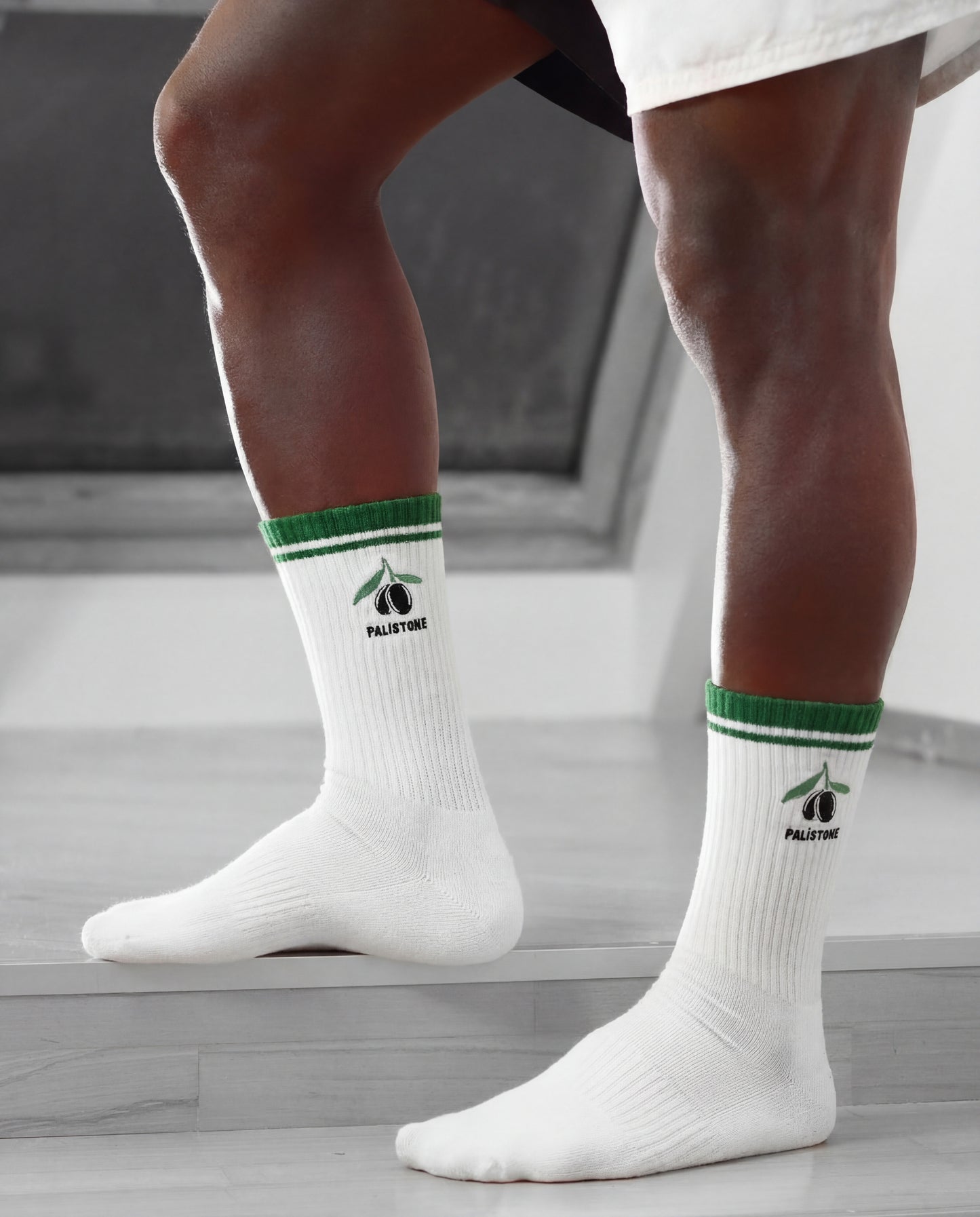 OLIVE THREAD SOCKS